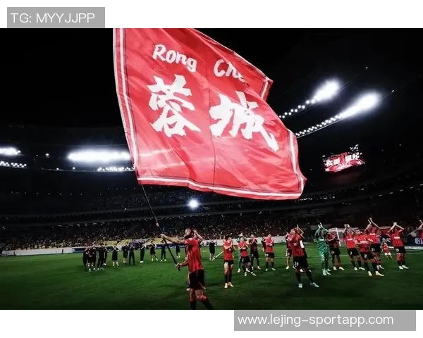 近600名国安球迷远征亚冠客场热情助威气氛火爆几乎反转主场优势 近600名国安球迷远征亚冠客场热情助威气氛火爆几乎反转主场优势