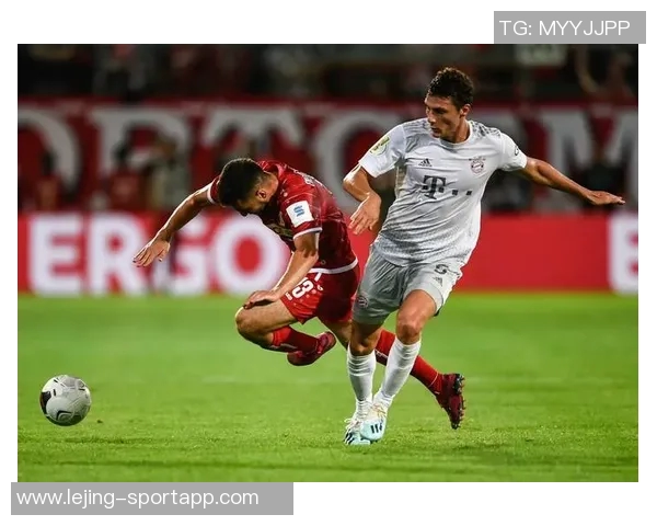 拜仁发布客战门兴海报乌尔比希与莱默尔共同亮相展现团队精神 拜仁发布客战门兴海报乌尔比希与莱默尔共同亮相展现团队精神