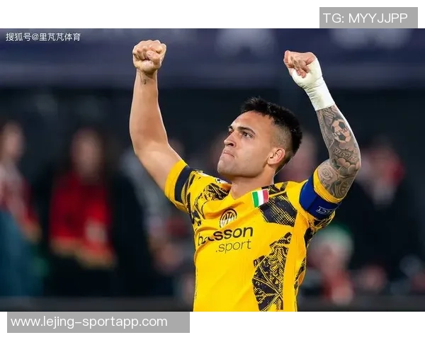 劳塔罗提前归队参与米兰全队合练展现强烈斗志 劳塔罗提前归队参与米兰全队合练展现强烈斗志