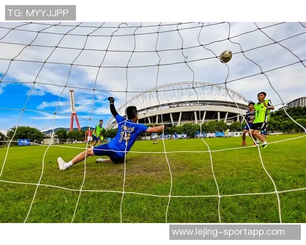 谢初筠畅谈德国训练体系的专业性与个人控球技术的热爱