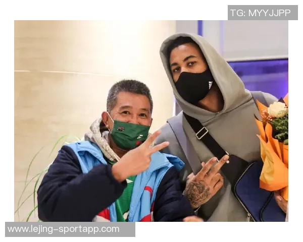 巴黎FC队长暖心回应对手球迷视线受阻私信送票再邀观赛 巴黎FC队长暖心回应对手球迷视线受阻私信送票再邀观赛